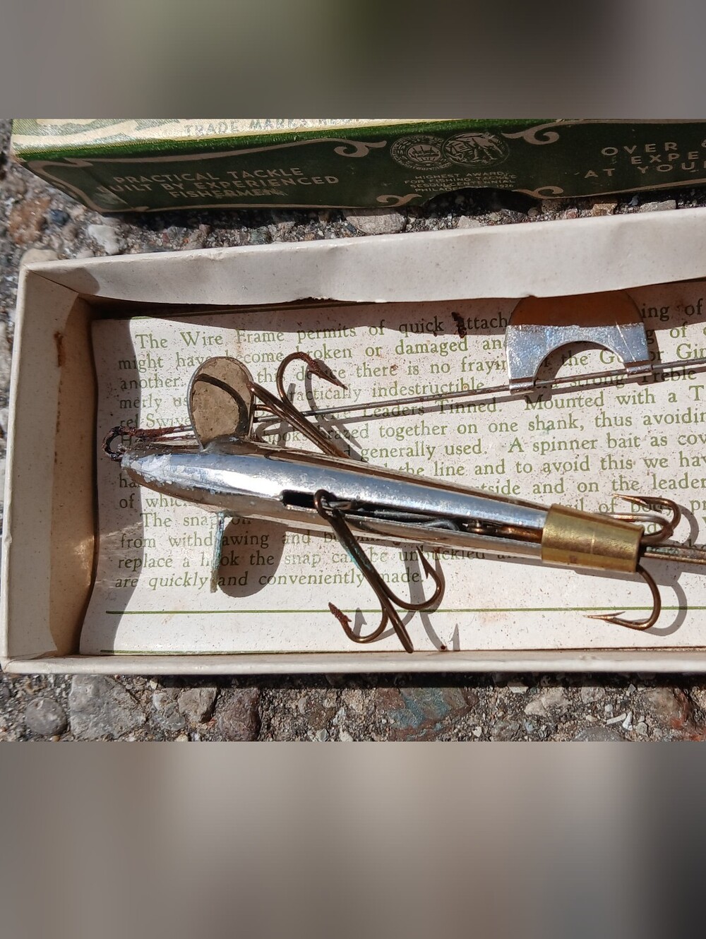 Famous Bait Metal Fishing Lure in Green and Silver - Picture 3 of 8